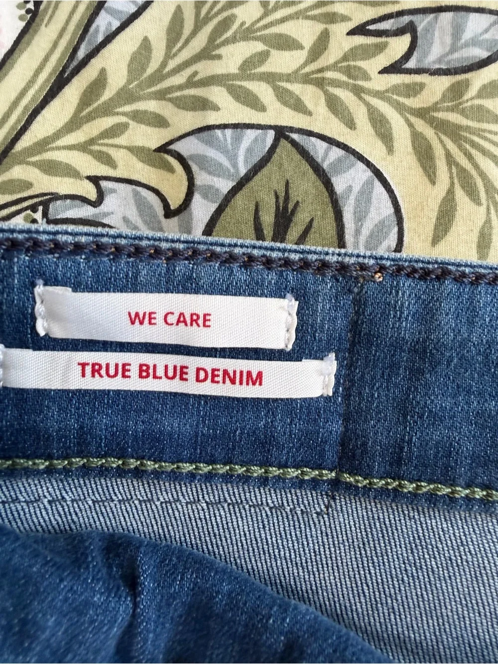 s.Oliver Classic Men's Denim Shorts - Light Blue Size 34. NWOT.